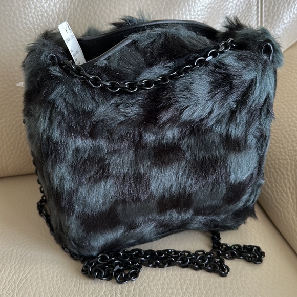 BNWT Kendall + Kylie Amy Faux Fur Bucket Bag - Picture 6 of 10
